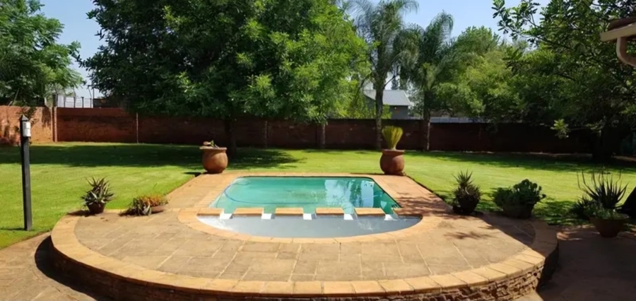 Commercial Property for Sale in Waterglen A H North West